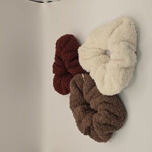 New Barefoot Dreams CozyChic® 3 Scrunchie